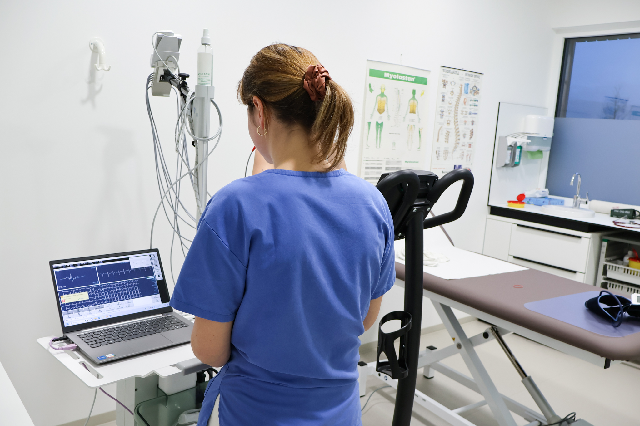 Patientin bei Leistungs-EKG